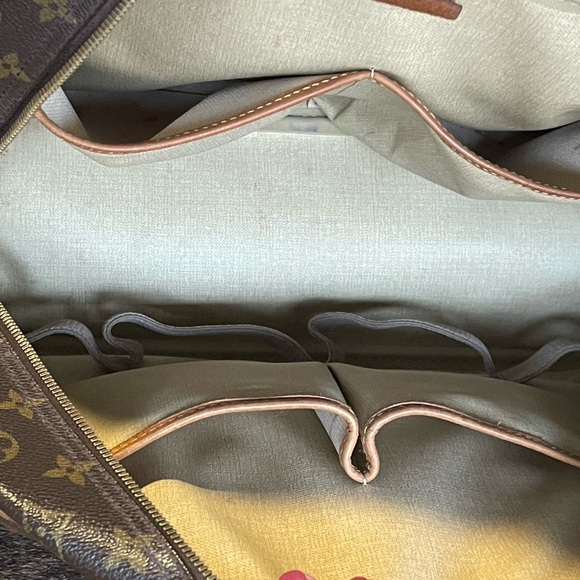 LV Deauville Handbag. Preowned condition. - Picture 6 of 7